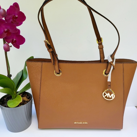 🔥SOLD🔥🌺Michael Kors🌺 WALSH MD Multifunction Tote & Wallet👜 - Picture 6 of 17